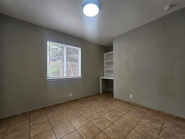 1305 Bonnie Brae St #B — Photo 9