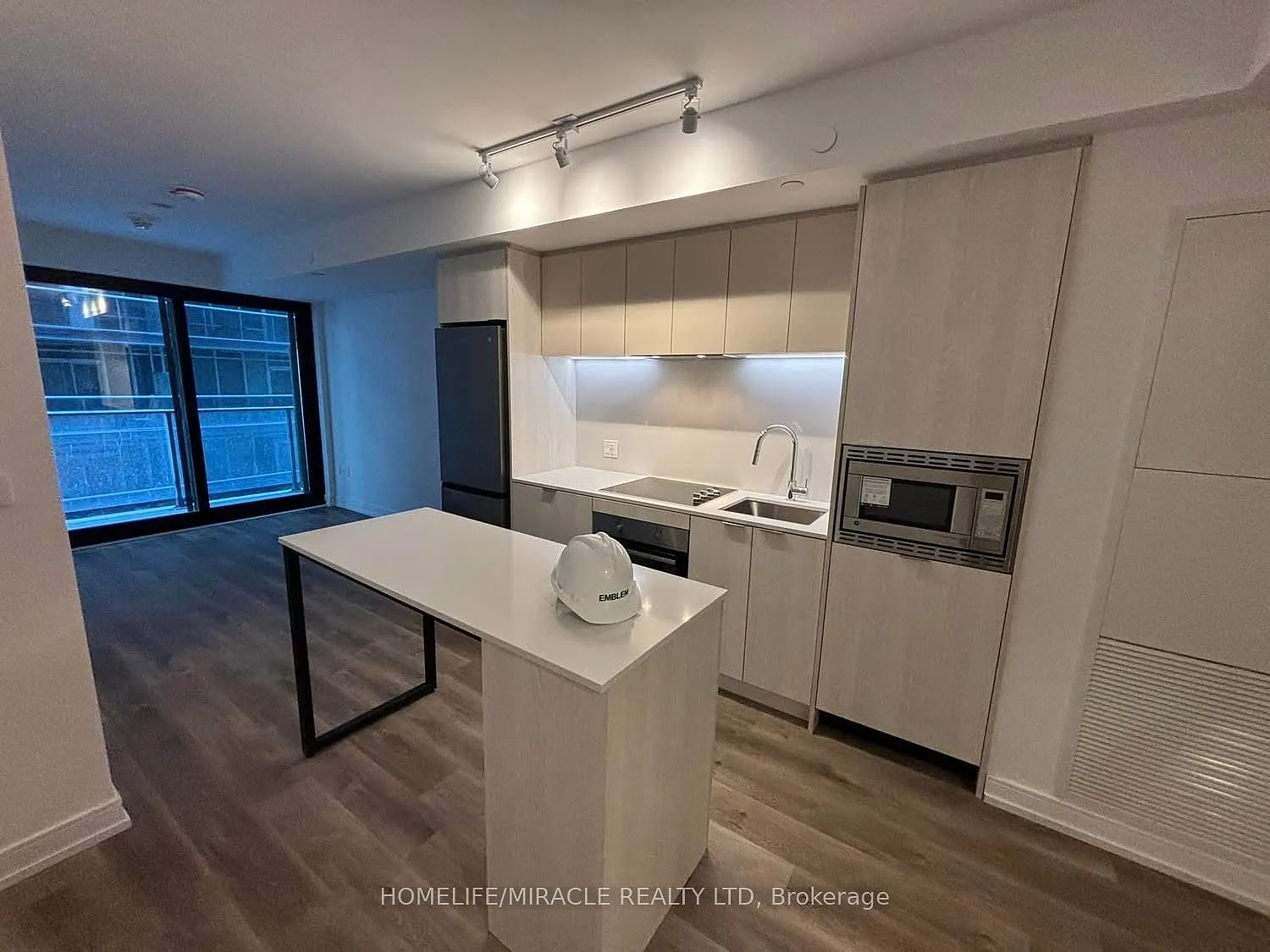 2 bed, $2,075 — Photo 3