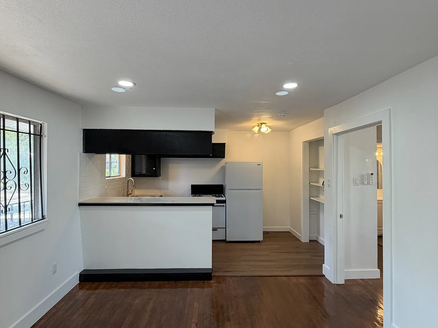 2708 Oakcliff St — Photo 3