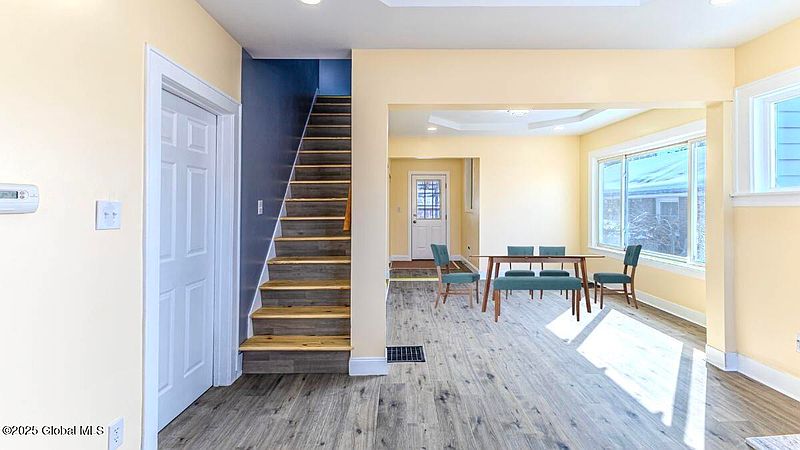 4th image of 818 Altamont Avenue