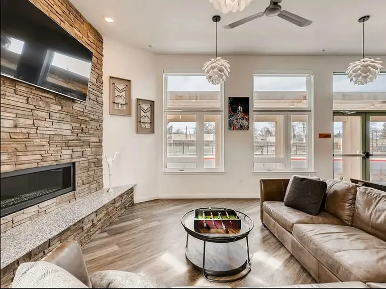Del Corazon Apartments — Photo 8