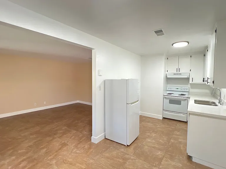 4236 Columbus St — Photo 6