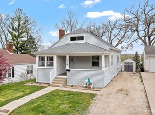 719 E 3rd St, Dixon, IL 61021