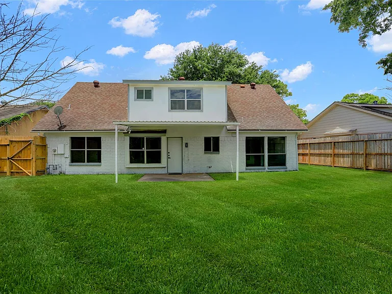 7926 Windy Creek Dr — Photo 45