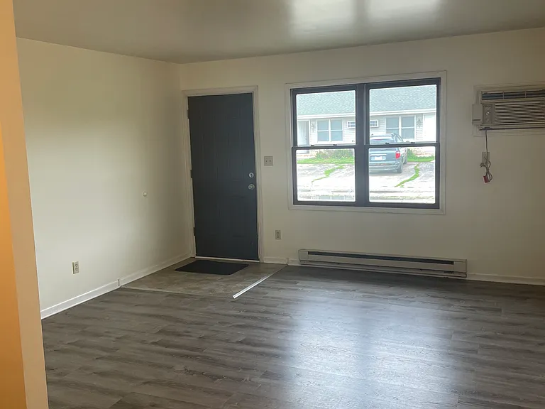 807 Covey Ln #6 — Photo 2