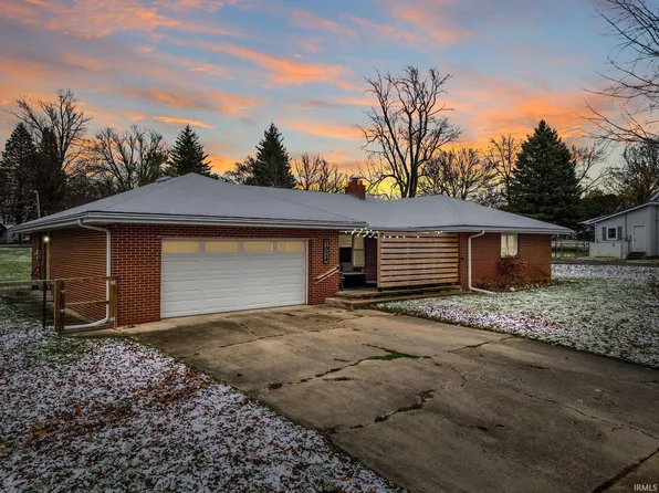 1024 N Huntington St, Syracuse, IN 46567