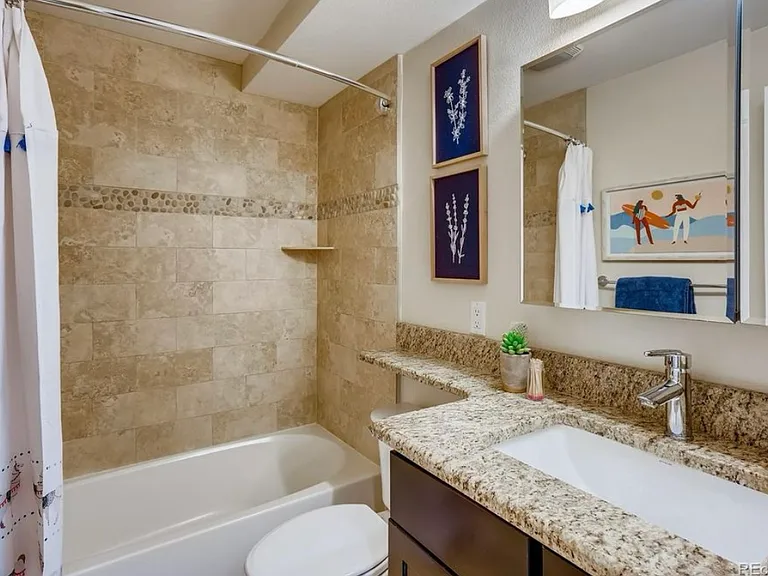 2460 W Caithness Pl — Photo 8