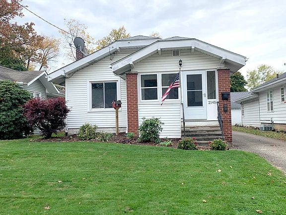 2nd image of 2140 7th St