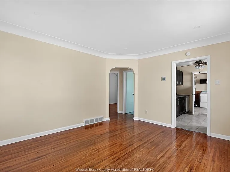 693 S Pacific Ave — Photo 4