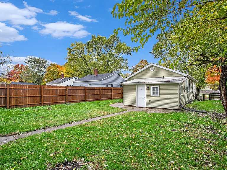 1822 S Warren St — Photo 12