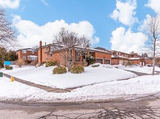 520 McLeod Cres, Pickering, ON L1W3M5