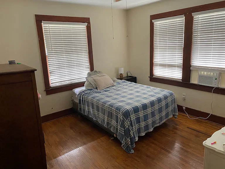 111 1/2 Florence Pl #111-1/2 — Photo 13