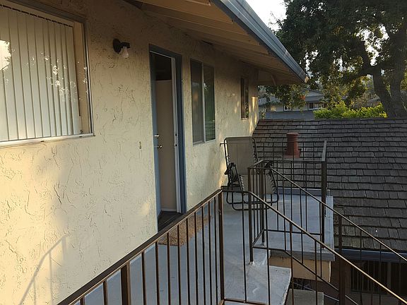 2nd image of 877 Castlewood Dr APT 3