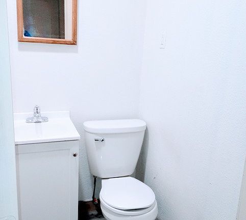 4th image of 1347 E Broadway St