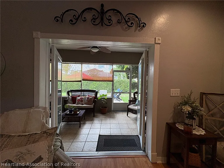 2843 Meadowood Ln — Photo 29
