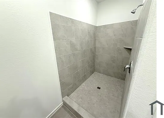 423 Amy St — Photo 37
