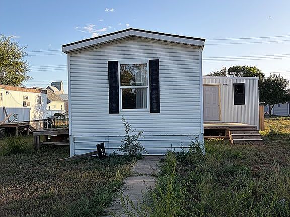 4th image of 809 4th St NE