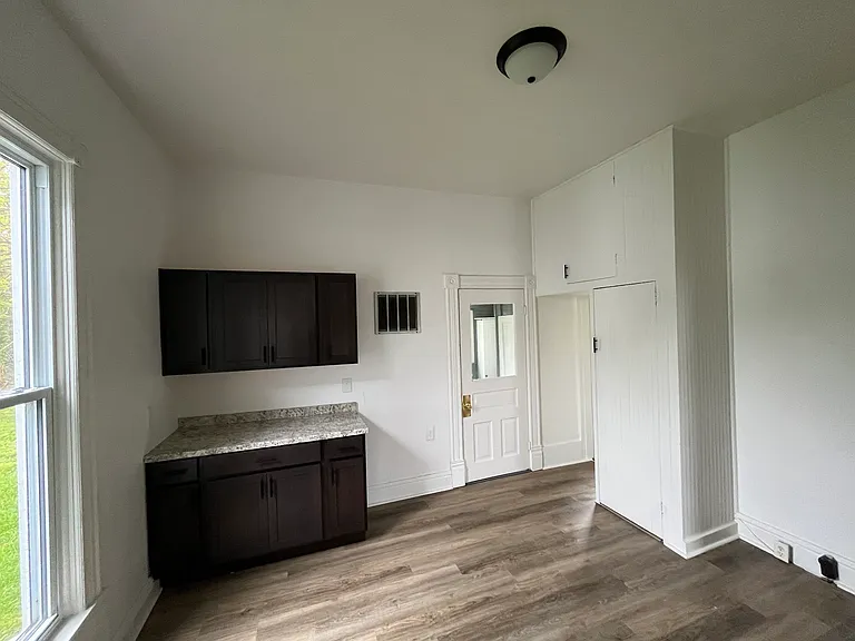 171 Vine St — Photo 4