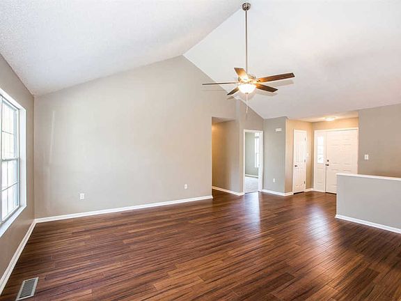 4th image of 121 Weatherford Dr NE