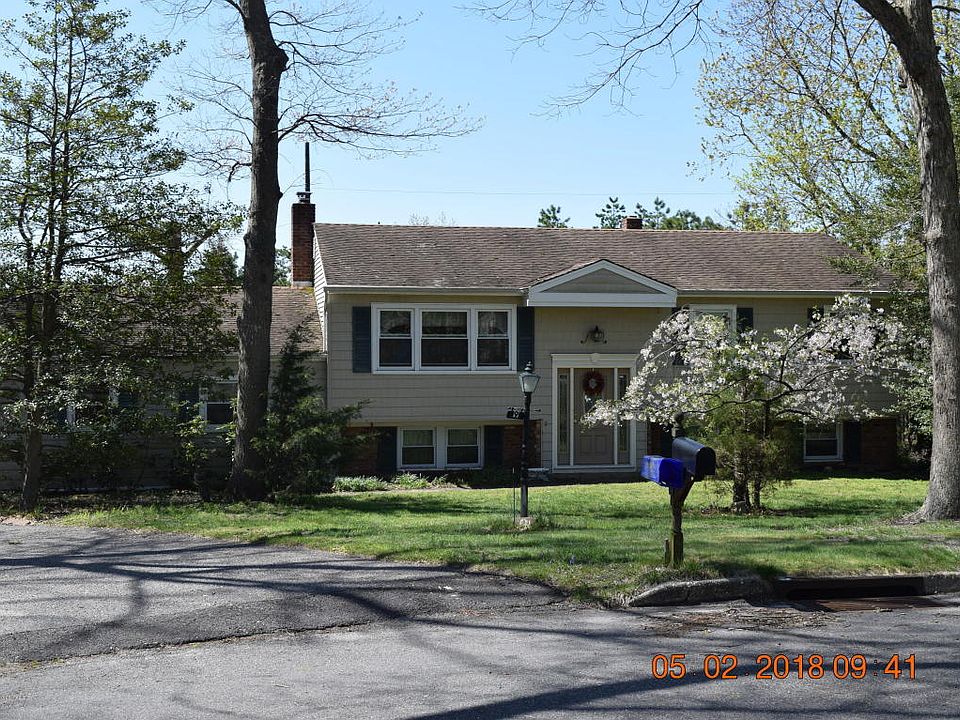 1st image of 9 Monticello Ct