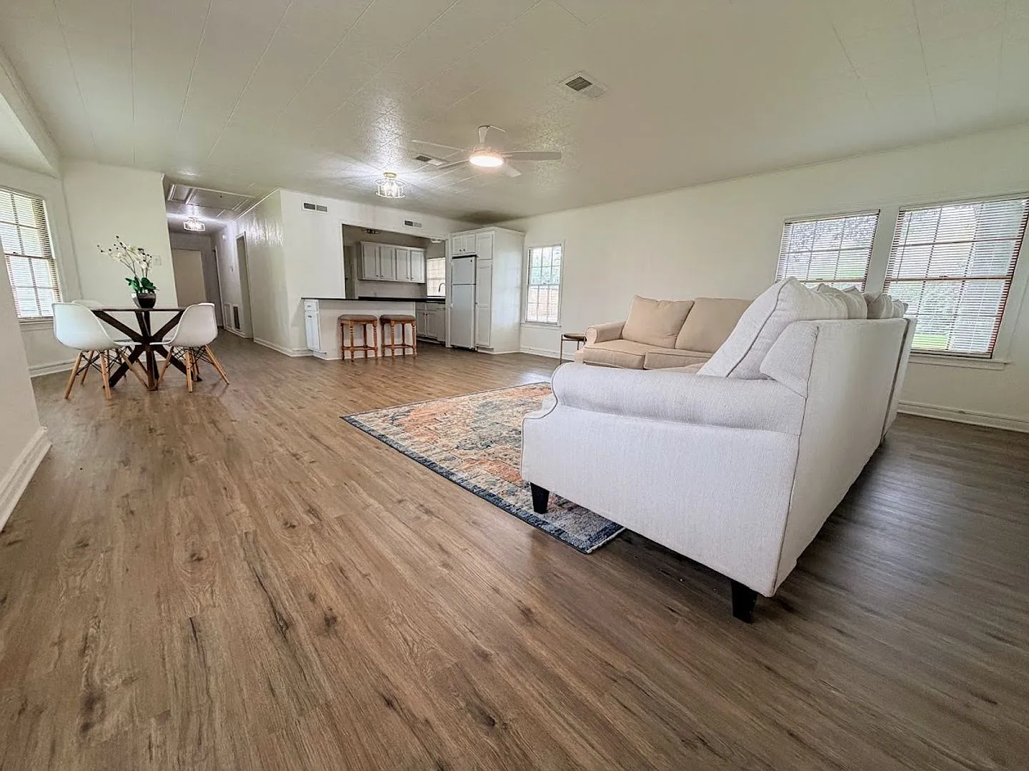 Cozy 3 bedroom, 2 bathroom home in Lake Charles — Photo 4
