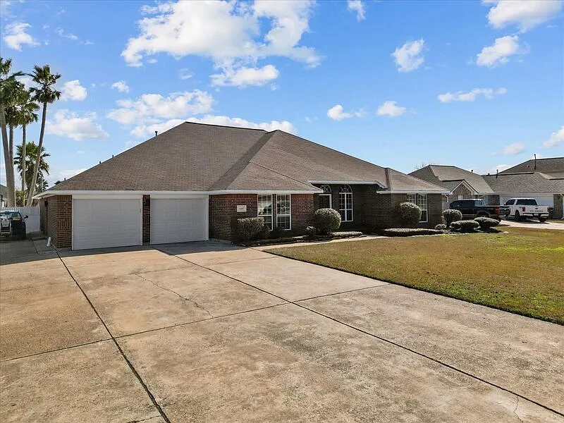 4 bed, 3.5 bath, 3391 sqft, $3,300 — Photo 2
