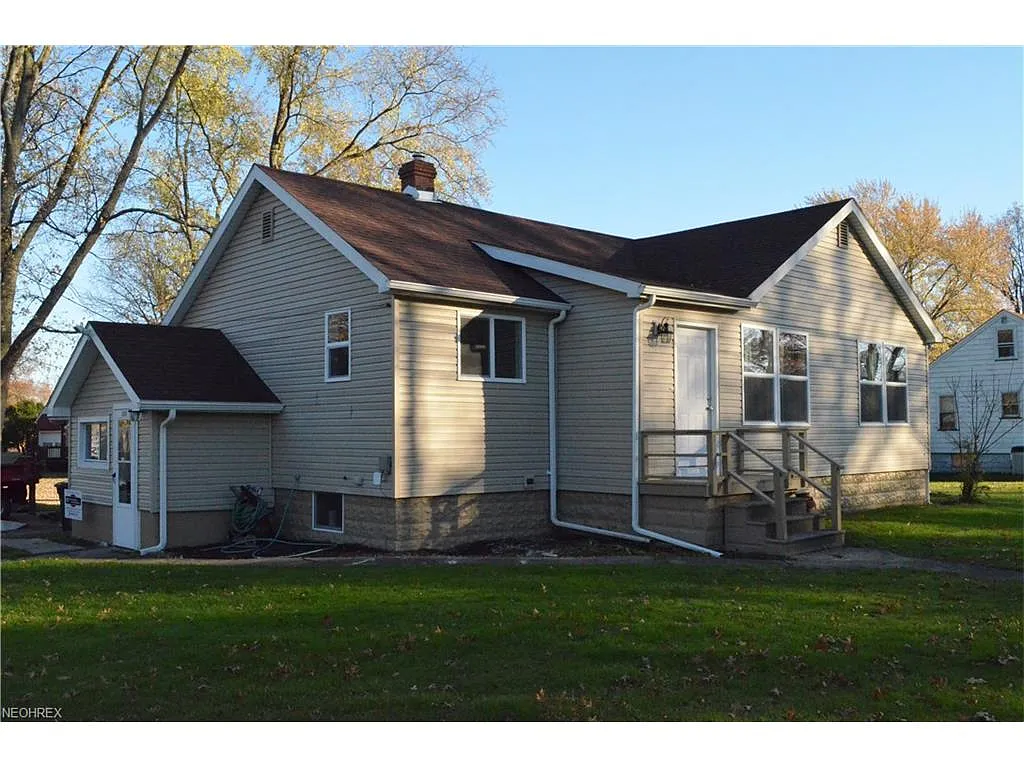 3011 Ridge Ave SE photo 1