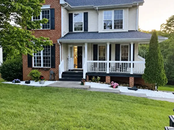 1733 Meadows Rd, Vinton, VA 24179