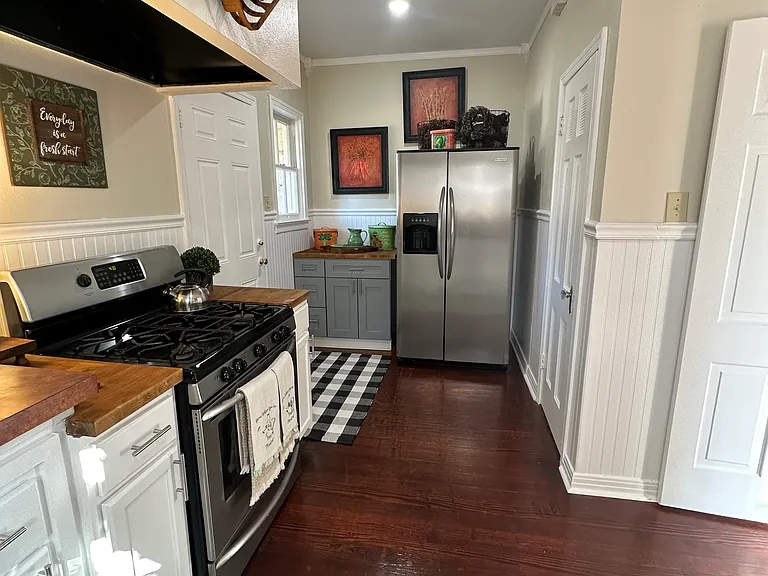 147 Thomas Jefferson Dr — Photo 7