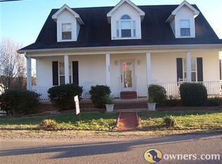 303 Elm St W, Clifton, TN 38425