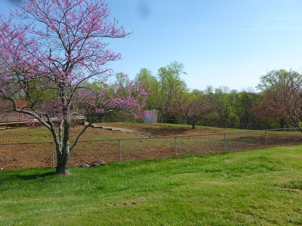 2nd image of 6274 Fairview Rd