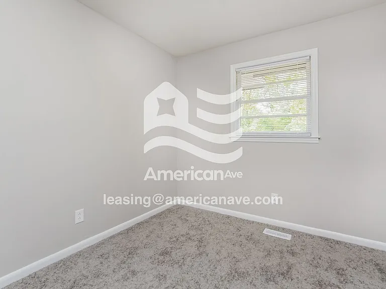 1483817_012_bedroom_12693037.jpg