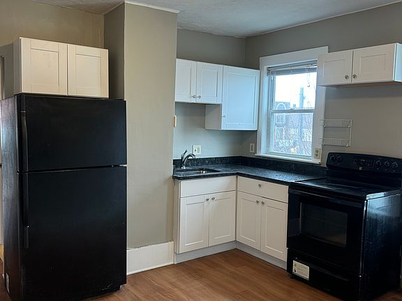 2nd image of 3 Ambrose St Unit 2