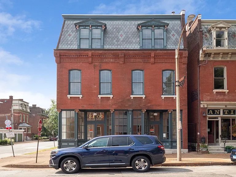 1300 Sidney — Photo 2
