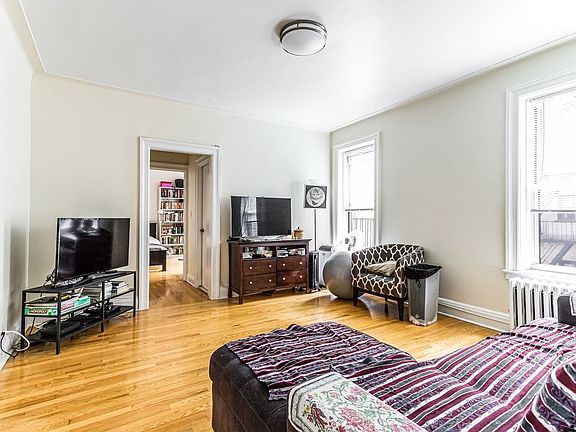 2nd image of 3805 Crescent St APT 3E