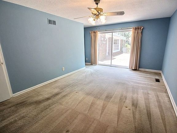 4th image of 2412 Mackinnon Dr