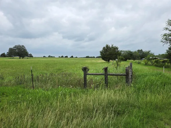 109 Prairie Ln, Elgin, TX 78621