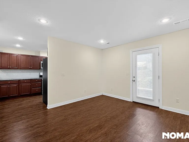 2088 E Custer Ln — Photo 13