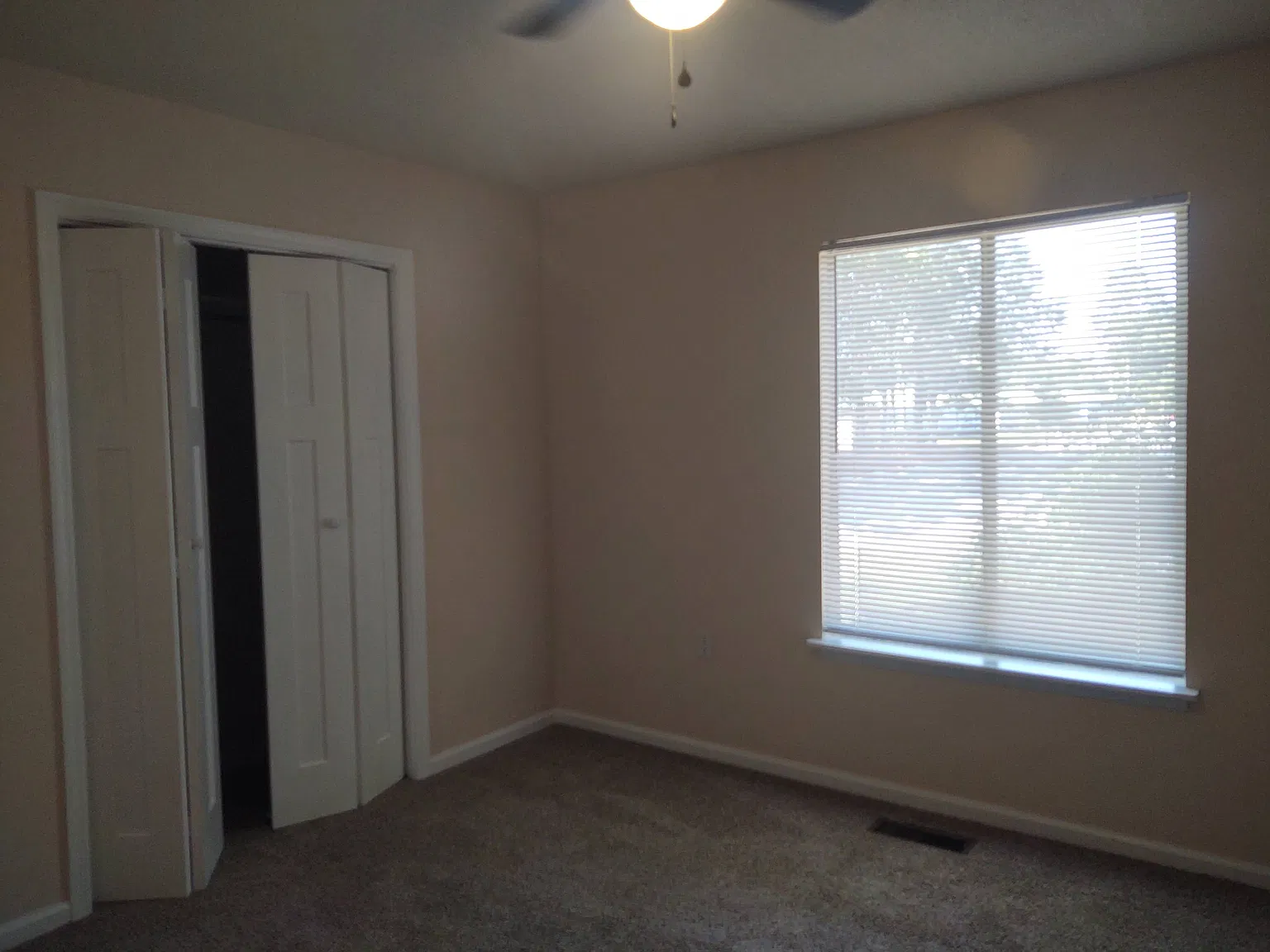 2 bed, 1.5 bath, 1050 sqft, $1,250 — Photo 3