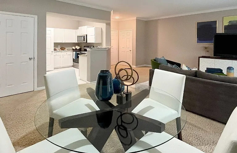 Breckenridge Apartments — Photo 31