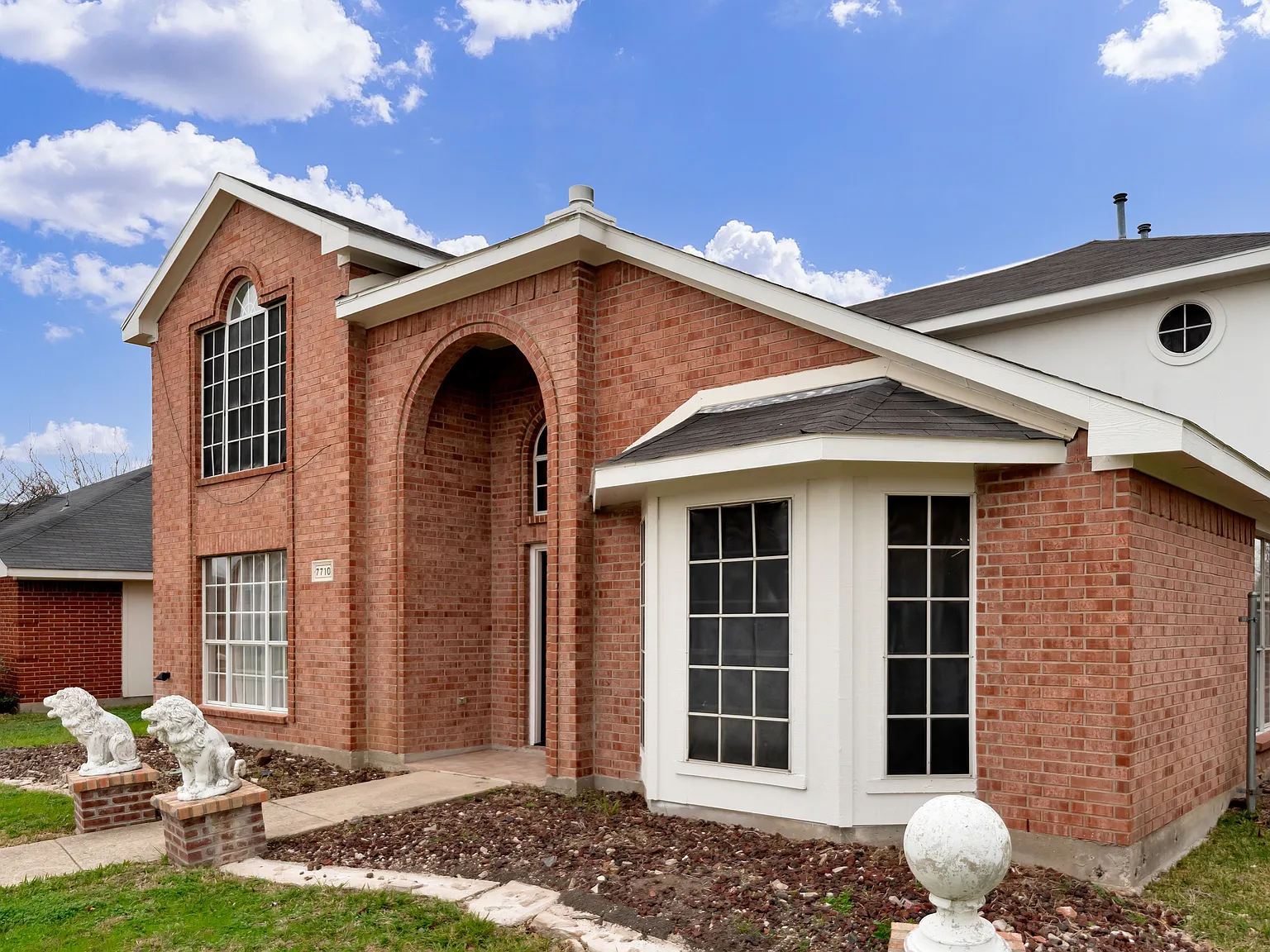 5 bed, 2710 sqft, $6,800 — Photo 3