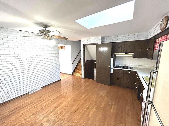 4th image of 10144 Charles Ave