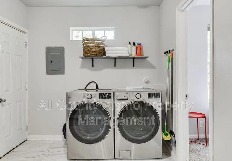 1031 W Gramercy Pl — Photo 18
