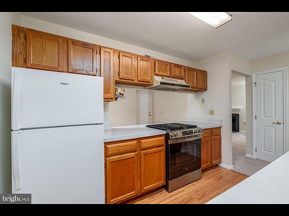 4th image of 1404 Waters Edge Dr