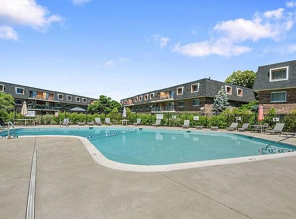 4th image of 3219 W Parkway Dr #3