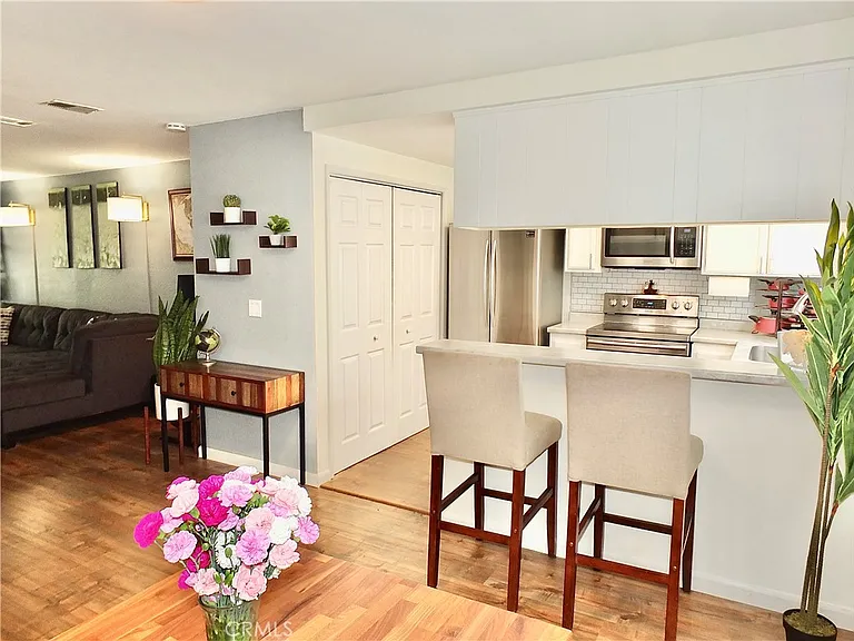 941 Elm Ave — Photo 13