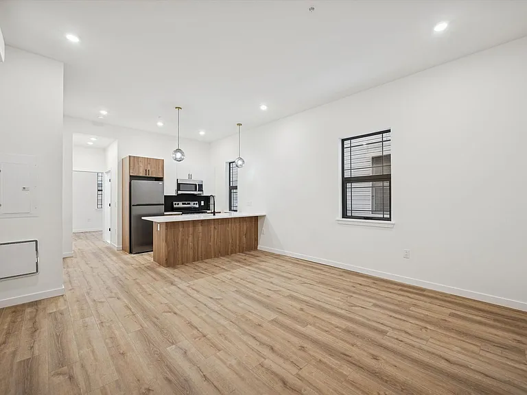 5139 Wayne Ave — Photo 3