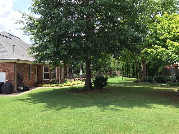 3rd image of 1606 Dickens Ct