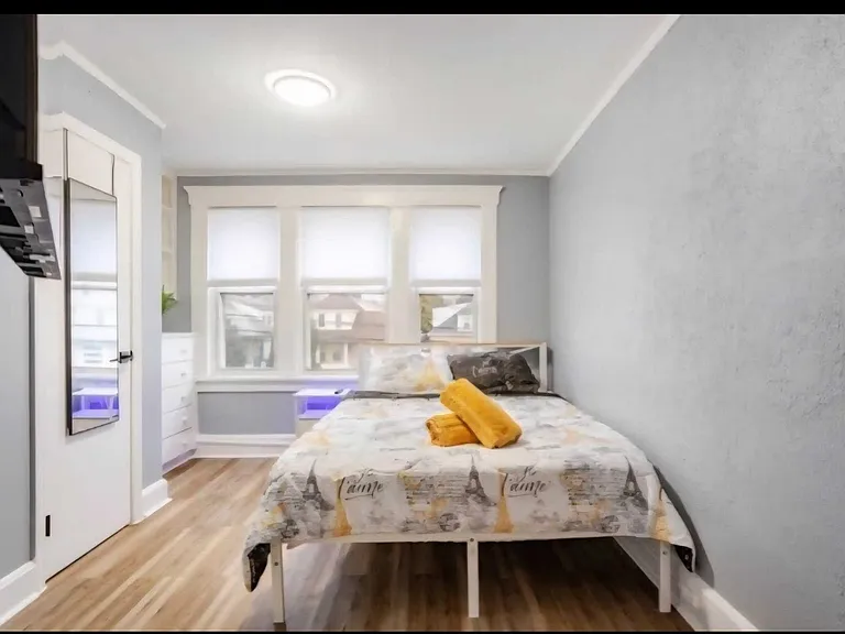 108 E Gibbons St #2 — Photo 9