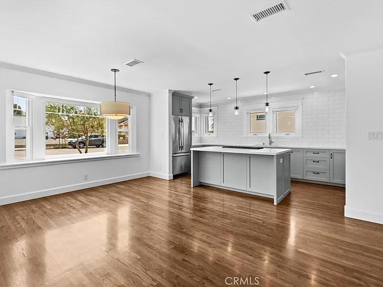 659 W Sycamore Ave — Photo 4